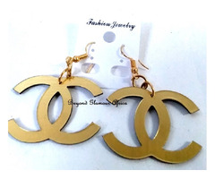 Womens Golden Chanel earrings