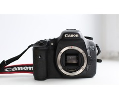 Canon 7D body only + 32GB memory